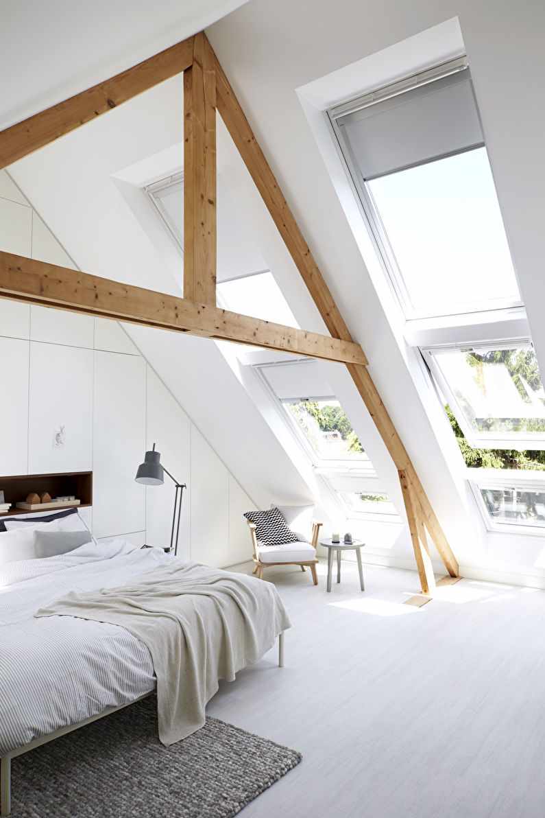 пример необычного дизайна спальни в мансарде