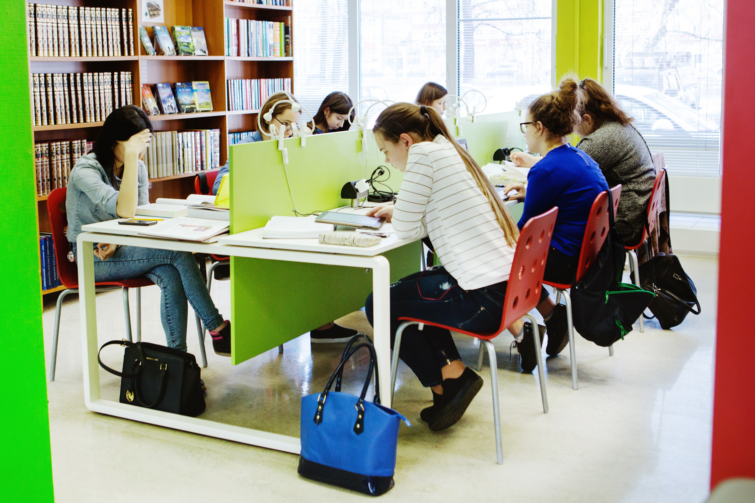 Работать в библиотеке модно — почему? Что привлекает молодых сотрудников в библиотеках?