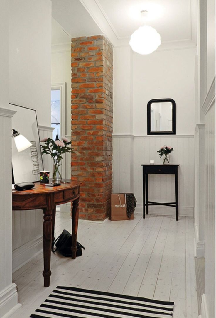 Белый коридор кирпич: Декоративные кирпичики на стену в коридоре и .
