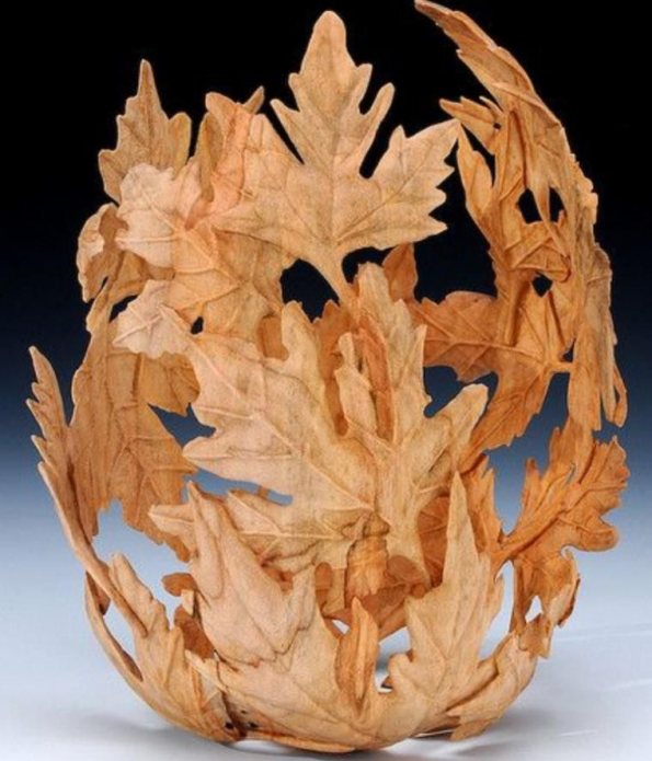 Декоративная ваза из листьев