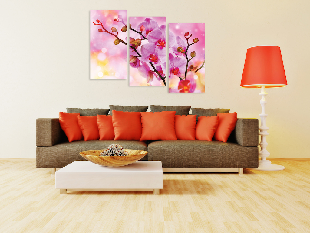 Картины с орхидеями в гостиной