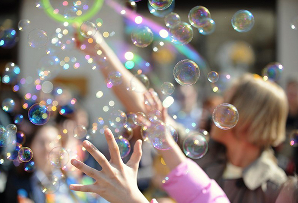 Мыльные пузыри на детском празднике