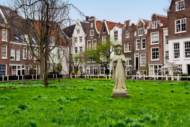 AMSTERDAM, NETHERLANDS - APRIL 9, 2018: Begijnhof is one of the oldest inner courts in the city of Amsterdam. A group of historic. Buildings, mostly private royalty free stock photos