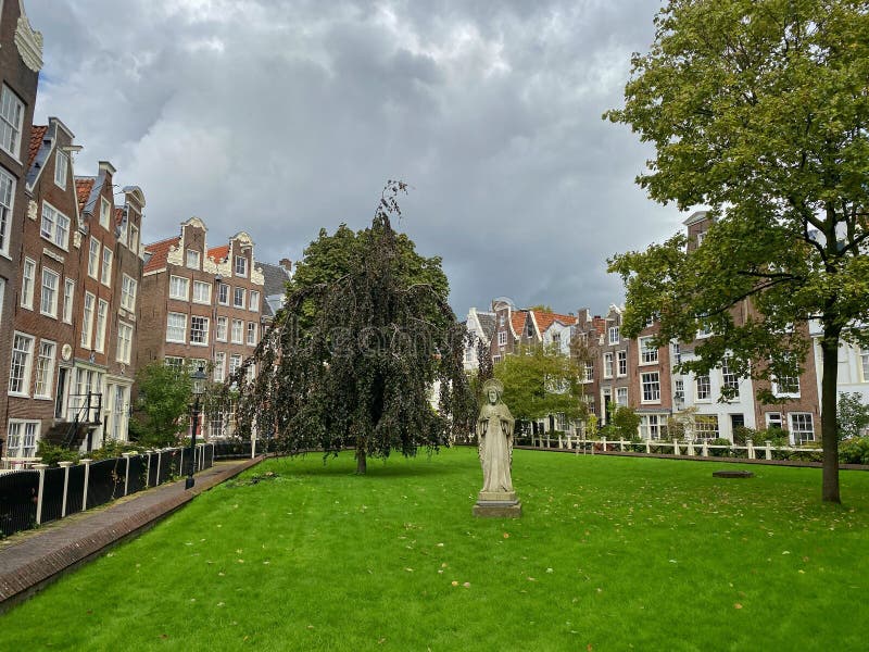 The Begijnhof is one of the oldest hofjes in Amsterdam. A group of historic buildings, mostly private dwellings, centre on it stock images