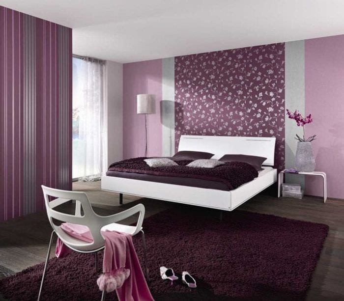 необычный стиль спальни в фиолетовом цвете