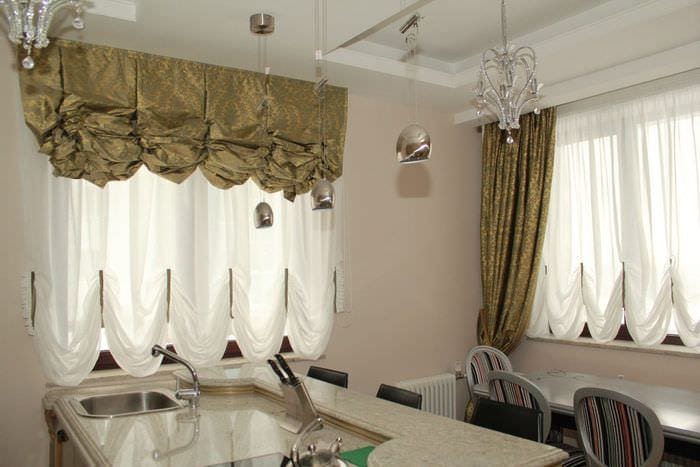 пример применения современных штор в необычном декоре квартире